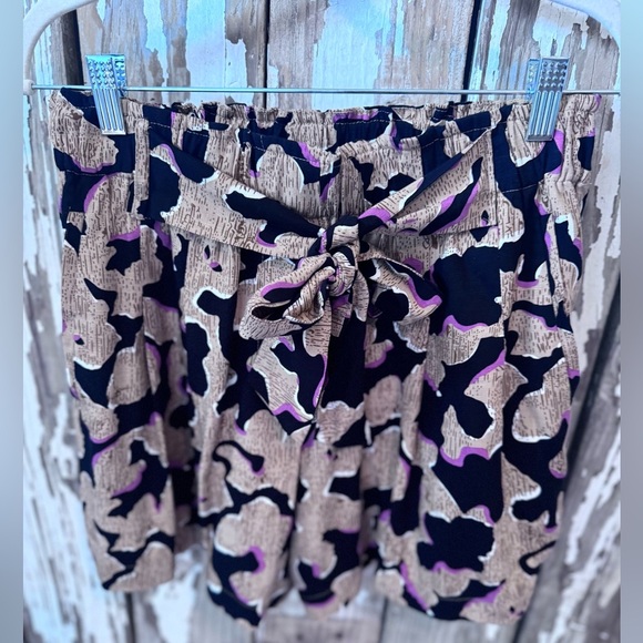 Kori Front Tie Shorts Multi Color Tan with Black & Pink Size Medium NWT - Picture 3 of 7